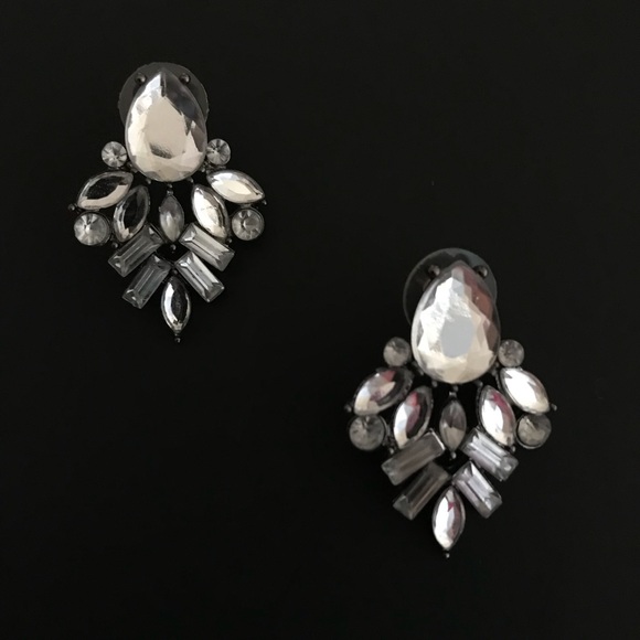 Jewelry - ✨Big statement sliver earrings ✨